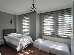 Yeşil Panjurlu Villa Otel
