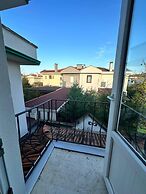 Yeşil Panjurlu Villa Otel