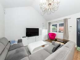 2-bed House in Reading-near Town-sleeps 4