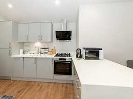 2-bed House in Reading-near Town-sleeps 4