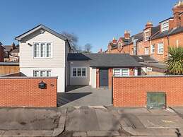 2-bed House in Reading-near Town-sleeps 4