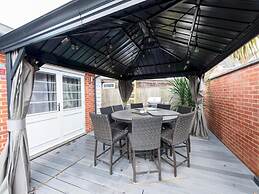 2-bed House in Reading-near Town-sleeps 4