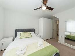 2-bed House in Reading-near Town-sleeps 4