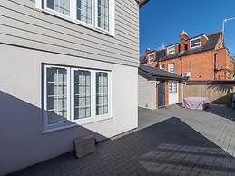 2-bed House in Reading-near Town-sleeps 4
