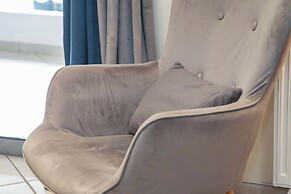 Elegant Spacious 2 Bd Apt in Petralona