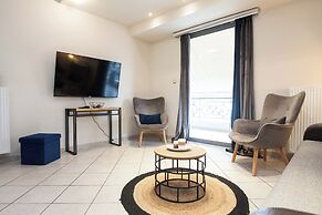 Elegant Spacious 2 Bd Apt in Petralona