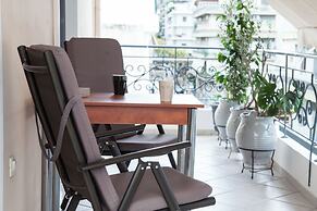 Elegant Spacious 2 Bd Apt in Petralona