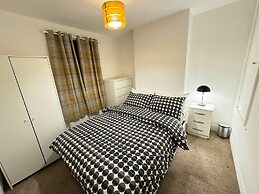 South Croydon - Sleeps 4 - Garden - 85walkingscore