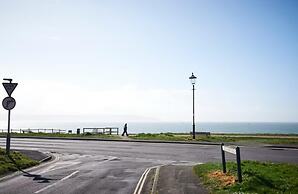 3 Bedroom-house -3mins to Beach- Petsok