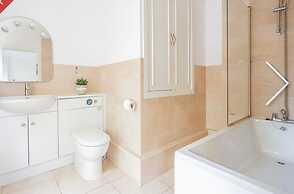 3 Bedroom-house -3mins to Beach- Petsok