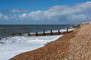 3 Bedroom-house -3mins to Beach- Petsok