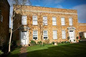 3 Bedroom-house -3mins to Beach- Petsok