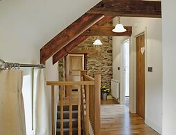 Serene Golygfar Cottage Retreat in Ystrad Meurig
