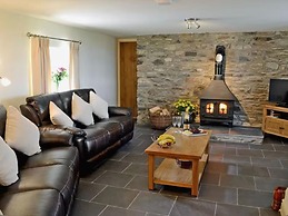 Serene Golygfar Cottage Retreat in Ystrad Meurig