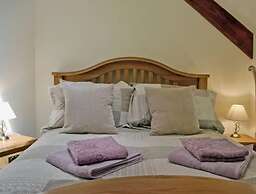 Serene Golygfar Cottage Retreat in Ystrad Meurig