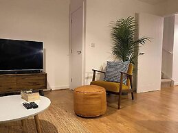 House-sleeps3-parking-garden-petfriendly