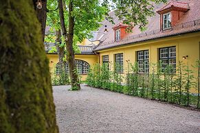 Gutshotel Menterschwaige – Heritage Boutique Hotel with Timeless Elega