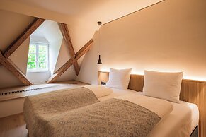 Gutshotel Menterschwaige – Heritage Boutique Hotel with Timeless Elega