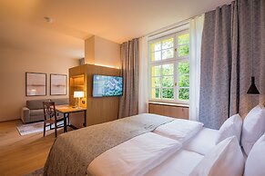 Gutshotel Menterschwaige – Heritage Boutique Hotel with Timeless Elega