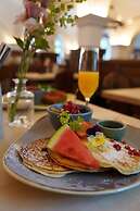 Gutshotel Menterschwaige – Heritage Boutique Hotel with Timeless Elega