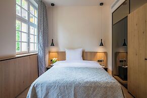 Gutshotel Menterschwaige – Heritage Boutique Hotel with Timeless Elega