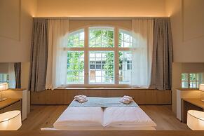 Gutshotel Menterschwaige – Heritage Boutique Hotel with Timeless Elega