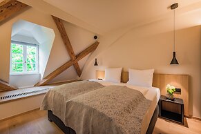 Gutshotel Menterschwaige – Heritage Boutique Hotel with Timeless Elega