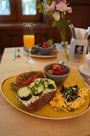 Gutshotel Menterschwaige – Heritage Boutique Hotel with Timeless Elega