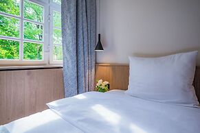 Gutshotel Menterschwaige – Heritage Boutique Hotel with Timeless Elega