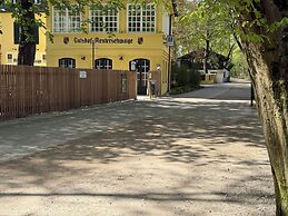 Gutshotel Menterschwaige – Heritage Boutique Hotel with Timeless Elega