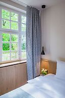 Gutshotel Menterschwaige – Heritage Boutique Hotel with Timeless Elega