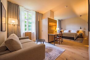 Gutshotel Menterschwaige – Heritage Boutique Hotel with Timeless Elega