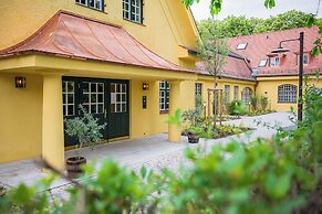 Gutshotel Menterschwaige – Heritage Boutique Hotel with Timeless Elega