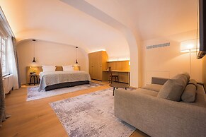 Gutshotel Menterschwaige – Heritage Boutique Hotel with Timeless Elega