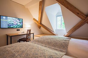 Gutshotel Menterschwaige – Heritage Boutique Hotel with Timeless Elega