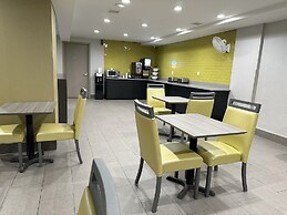 Red Roof PLUS+ Brooklyn - Flatbush Ave