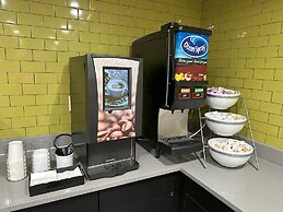 Red Roof PLUS+ Brooklyn - Flatbush Ave