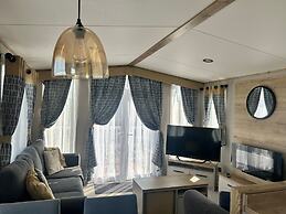 Cozy Caravan Retreat in Pwllheli Hafan Y Mor