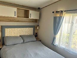 Cozy Caravan Retreat in Pwllheli Hafan Y Mor