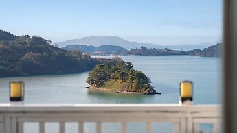 Yeosu Grace Family Pension
