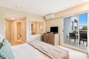 Deluxe Seaside Salt Dual Key Apartment