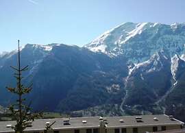 Alpine Apartment With Balcony