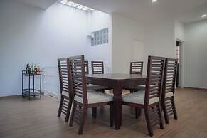 Modern Flat with 2 Bedrooms Near sea