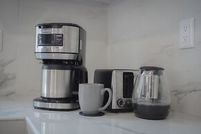 Modern Flat with 2 Bedrooms Near sea