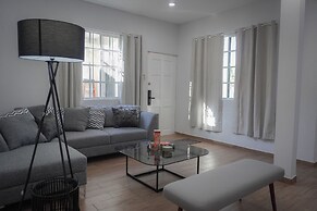 Modern Flat with 2 Bedrooms Near sea