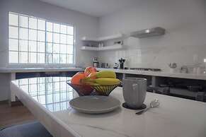 Modern Flat with 2 Bedrooms Near sea