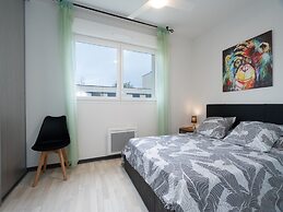 Spacious Villa Near Valras Beach
