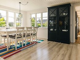 Cozy Summer House Near Ore Strand