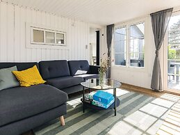 Cozy Summer House Near Ore Strand