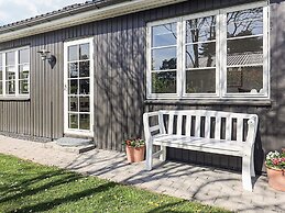 Cozy Summer House Near Ore Strand